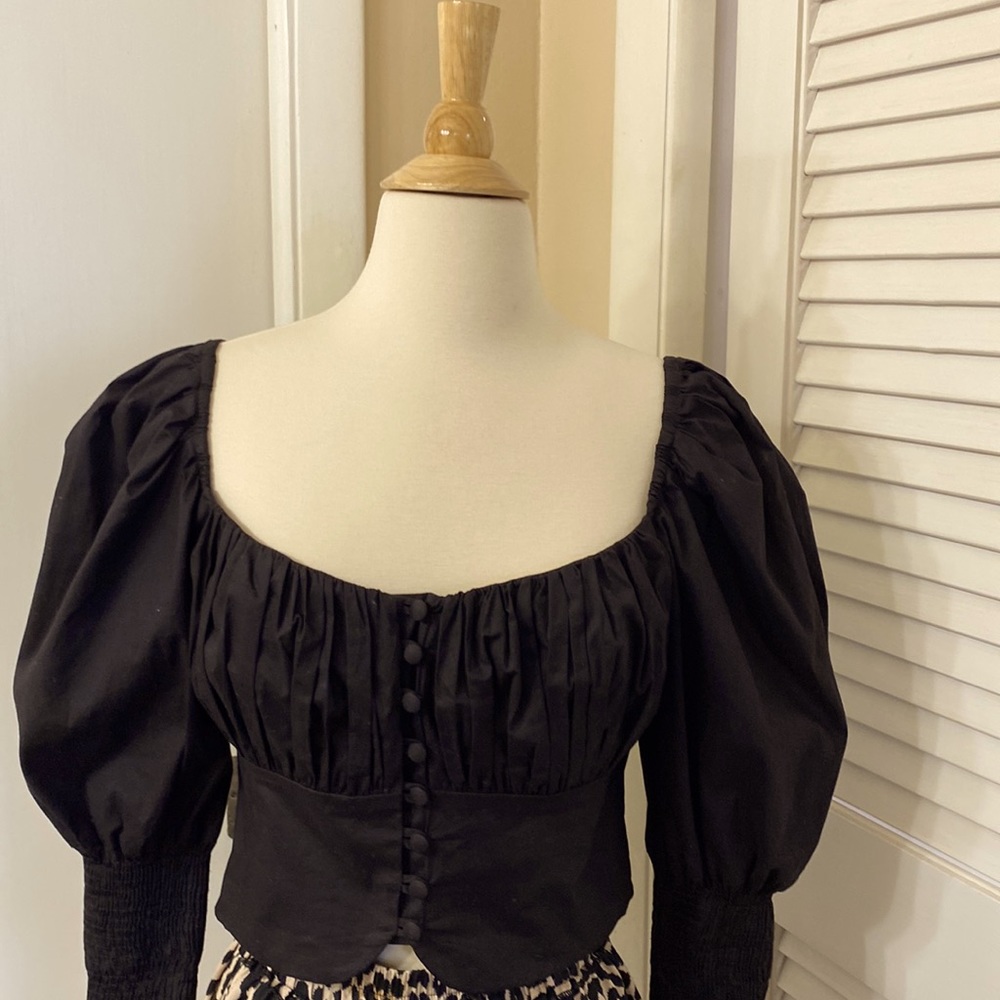 Fabulous fit! Elegant romantic and sexy at the same time! NEW WITHOUT TAGS